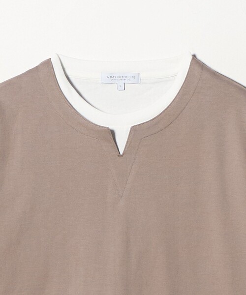 A DAY IN THE LIFE UNITED ARROWS(アデイインザライフユナイテッドアローズ)の「フェイクレイヤード キーネック カットソー<A DAY IN THE LIFE>(Tシャツ/カットソー・メンズ・ベージュ/ネイビー・L/M)」の15枚目の写真
