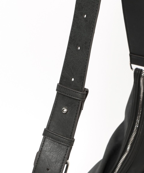 LAKOLE（ラコレ）の「ベルトデザインミドルショルダーバッグ / 604684（ショルダーバッグ・レディース・ブラック/ブラウン/オフホワイト・FREE）」の7枚目の写真