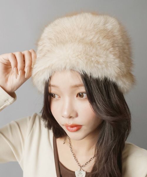 SPINNS(スピンズ)の「フェイクファーハット(ハット・レディース・ベージュ/アイボリー・ONESIZE)」の2枚目の写真