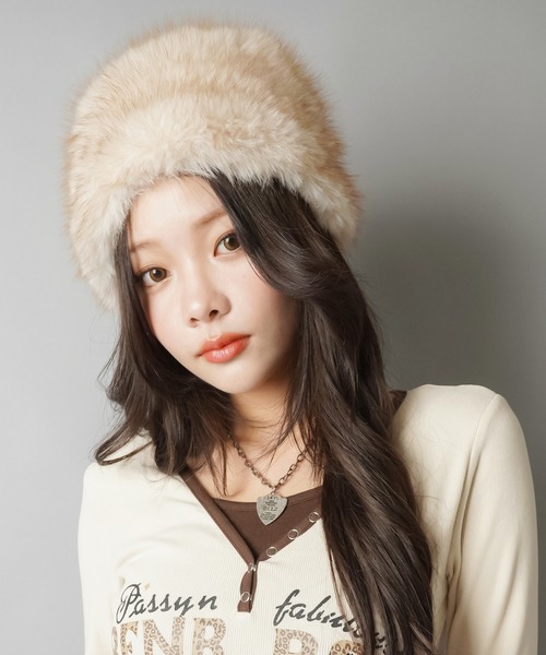 SPINNS（スピンズ）の「フェイクファーハット（ハット・レディース・ベージュ/アイボリー・ONESIZE）」の8枚目の写真