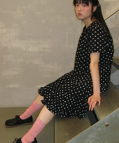 RONRON(ロンロン)の「FRILL SHORT SLEEVE ONEPIECE DRESS BLACK WHITE DOT(ワンピース・レディース・その他・FREE)」の2枚目の写真