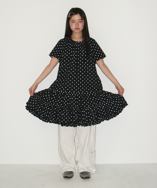 RONRON(ロンロン)の「FRILL SHORT SLEEVE ONEPIECE DRESS BLACK WHITE DOT(ワンピース・レディース・その他・FREE)」の3枚目の写真