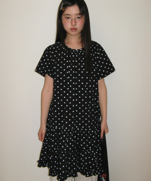 RONRON(ロンロン)の「FRILL SHORT SLEEVE ONEPIECE DRESS BLACK WHITE DOT(ワンピース・レディース・その他・FREE)」の4枚目の写真