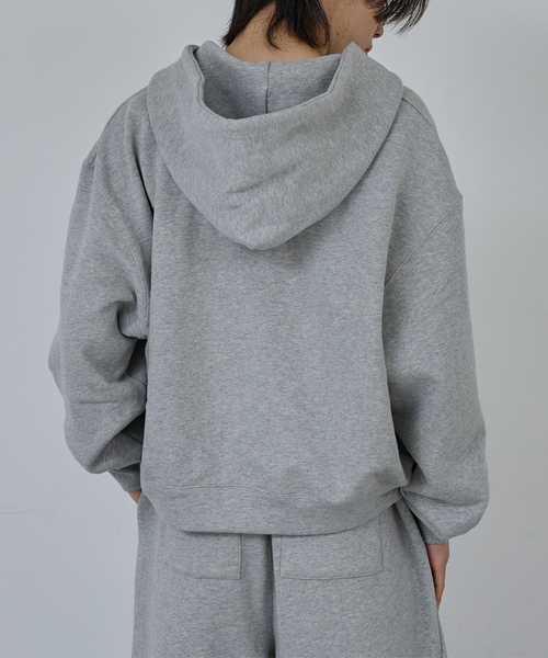 AH ABAHOUSE（エーエイチアバハウス）の「CROPPED DOUBLE-ZIP SWEAT