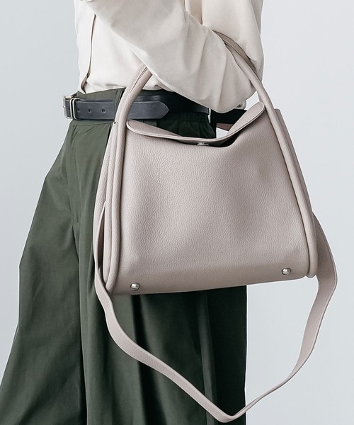 mili an deni(ミリアンデニ)の「スクウェアフラップフェイクレザーバッグ(ショルダーバッグ・レディース・ブラック/アッシュグレー/ブラウン・F)」の1枚目の写真