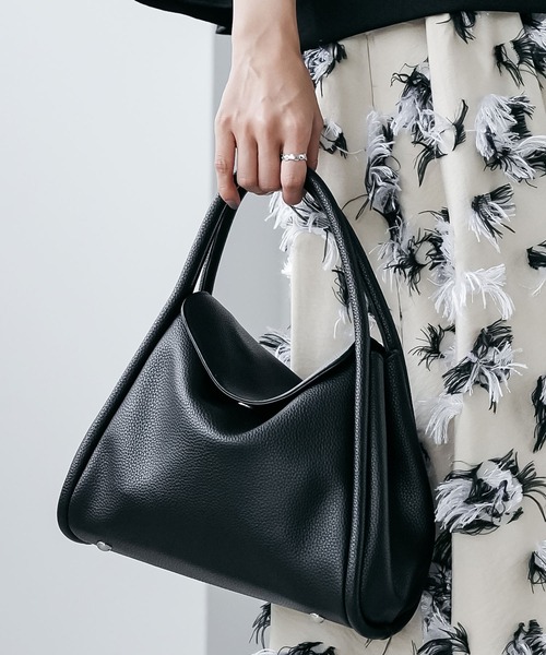 mili an deni(ミリアンデニ)の「スクウェアフラップフェイクレザーバッグ(ショルダーバッグ・レディース・ブラック/アッシュグレー/ブラウン・F)」の2枚目の写真