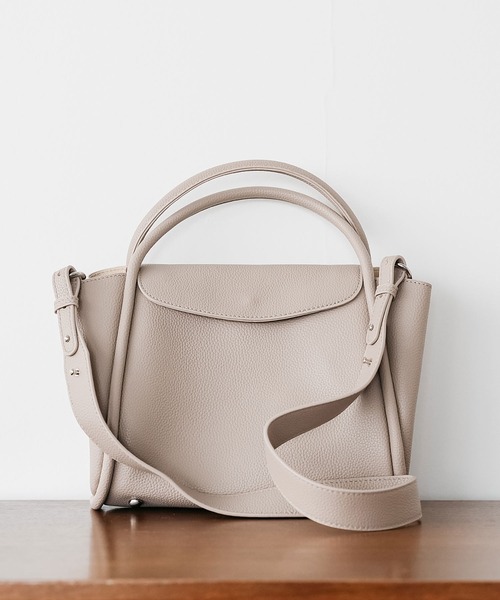 mili an deni(ミリアンデニ)の「スクウェアフラップフェイクレザーバッグ(ショルダーバッグ・レディース・ブラック/アッシュグレー/ブラウン・F)」の19枚目の写真