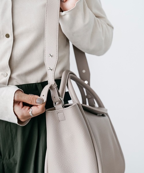 mili an deni(ミリアンデニ)の「スクウェアフラップフェイクレザーバッグ(ショルダーバッグ・レディース・ブラック/アッシュグレー/ブラウン・F)」の21枚目の写真