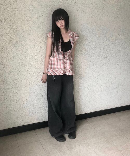 BLR(ビーエルアール)の「Pointiness Embroidery Wide Denim Pants(デニムパンツ・レディース・その他・SMALL/MEDIUM/LARGE)」の4枚目の写真