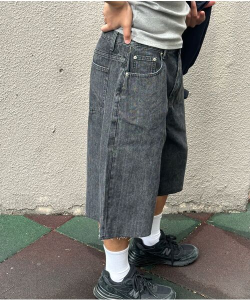 ANOLORCODE（アノローコード）の「ストライプカットオフデニムパンツ（ブラック）（その他パンツ・レディース・その他・SMALL/MEDIUM/LARGE）」の2枚目の写真