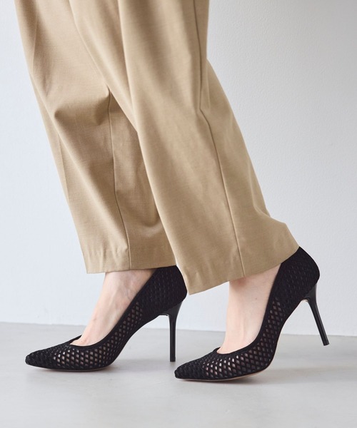 SEVEN TWELVE THIRTY(セヴントゥエルヴサーティー)の「スティレットヒールレザーパンチングパンプス(パンプス・レディース・ブラック系その他/ブラック/ネイビー/ホワイト/ブラウン・22cm/22.5cm/23cm/23.5cm/24cm/24.5cm)」の4枚目の写真