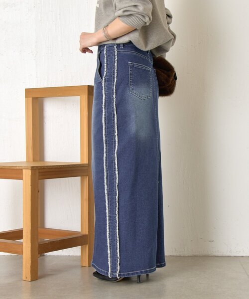 Jena espace merveilleux（ジェナ　エスパスメルヴェイユ）の「サイドフリンジデニムスカート（スカート・レディース・ブラック/ネイビー・FREE）」の5枚目の写真