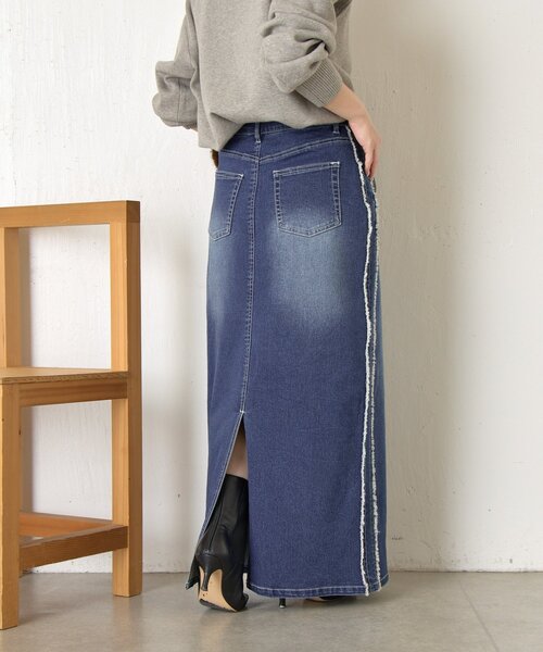 Jena espace merveilleux（ジェナ　エスパスメルヴェイユ）の「サイドフリンジデニムスカート（スカート・レディース・ブラック/ネイビー・FREE）」の6枚目の写真