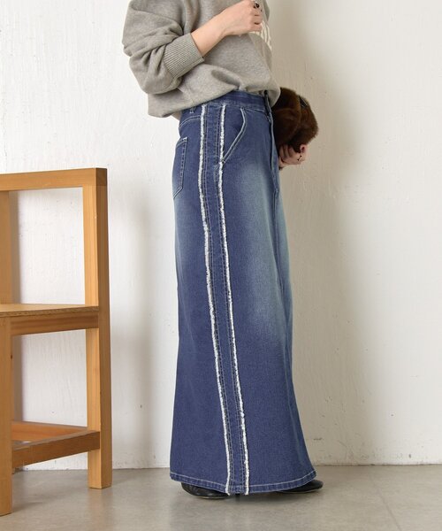 Jena espace merveilleux（ジェナ　エスパスメルヴェイユ）の「サイドフリンジデニムスカート（スカート・レディース・ブラック/ネイビー・FREE）」の7枚目の写真