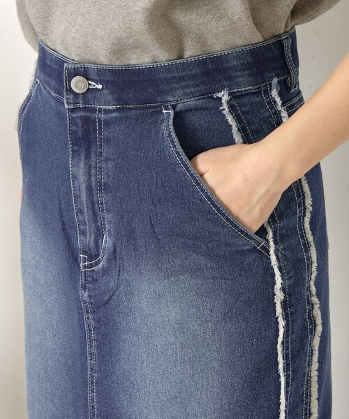 Jena espace merveilleux（ジェナ　エスパスメルヴェイユ）の「サイドフリンジデニムスカート（スカート・レディース・ブラック/ネイビー・FREE）」の16枚目の写真