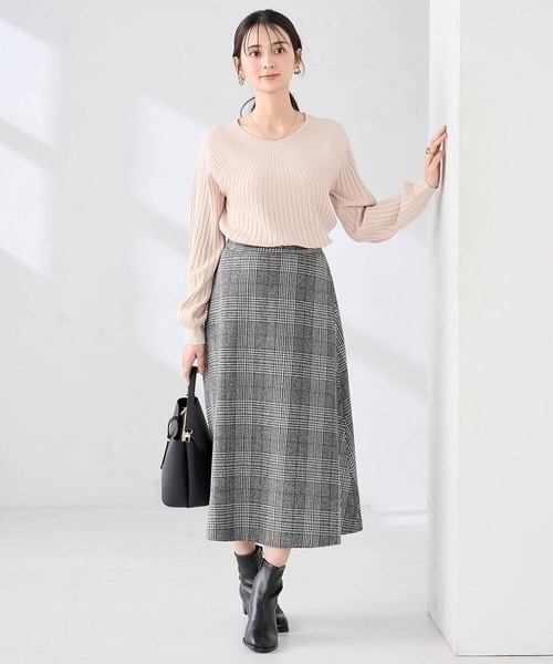 a.v.v(アーヴェヴェ)の「【雑誌InRed(宝島社)1月・2月合併号掲載】チェック柄フレアスカート(スカート・レディース・ブラック・40/38/36)」の2枚目の写真
