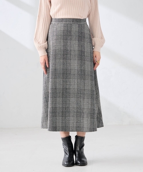 a.v.v(アーヴェヴェ)の「【雑誌InRed(宝島社)1月・2月合併号掲載】チェック柄フレアスカート(スカート・レディース・ブラック・40/38/36)」の4枚目の写真