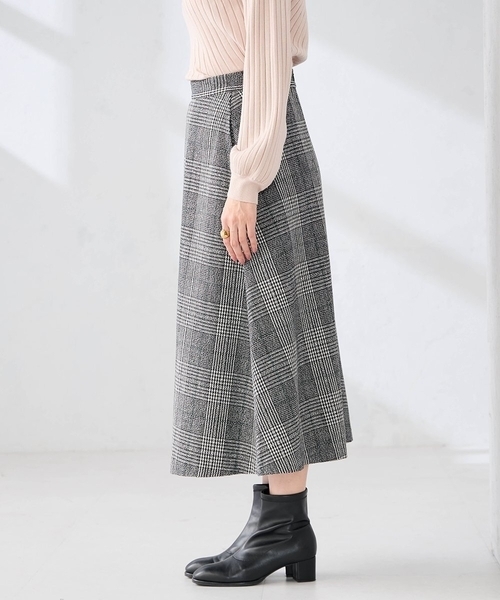 a.v.v(アーヴェヴェ)の「【雑誌InRed(宝島社)1月・2月合併号掲載】チェック柄フレアスカート(スカート・レディース・ブラック・40/38/36)」の5枚目の写真