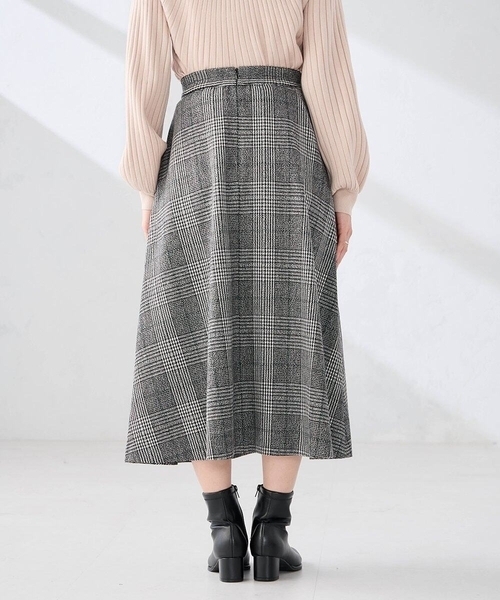 a.v.v(アーヴェヴェ)の「【雑誌InRed(宝島社)1月・2月合併号掲載】チェック柄フレアスカート(スカート・レディース・ブラック・40/38/36)」の6枚目の写真