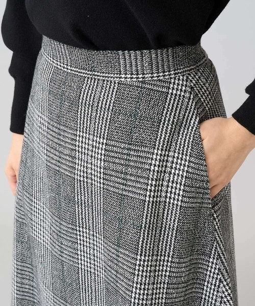 a.v.v(アーヴェヴェ)の「【雑誌InRed(宝島社)1月・2月合併号掲載】チェック柄フレアスカート(スカート・レディース・ブラック・40/38/36)」の9枚目の写真