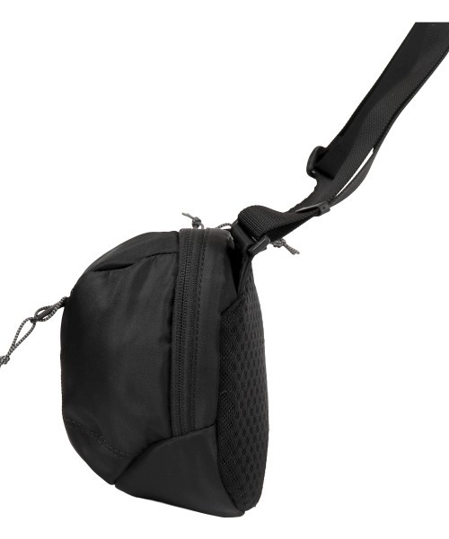 Samsonite Red（サムソナイトレッド）の「【SAMSONITE RED/サムソナイトレッド】 SAC'S BAR別注 バイアスジャック4D SLING BODY BAG S（ボディバッグ/ウエストポーチ・メンズ・ブラック・FREE）」の7枚目の写真