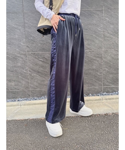 Day and Grade(デイアンドグレイド)の「【真山景子セレクト】サイドギャザーベロアパンツ(その他パンツ・レディース・ブルー/ブラック・FREE)」の1枚目の写真
