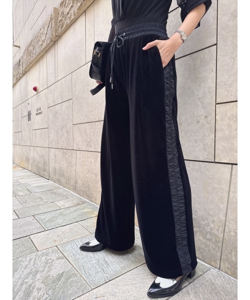 Day and Grade(デイアンドグレイド)の「【真山景子セレクト】サイドギャザーベロアパンツ(その他パンツ・レディース・ブルー/ブラック・FREE)」の2枚目の写真