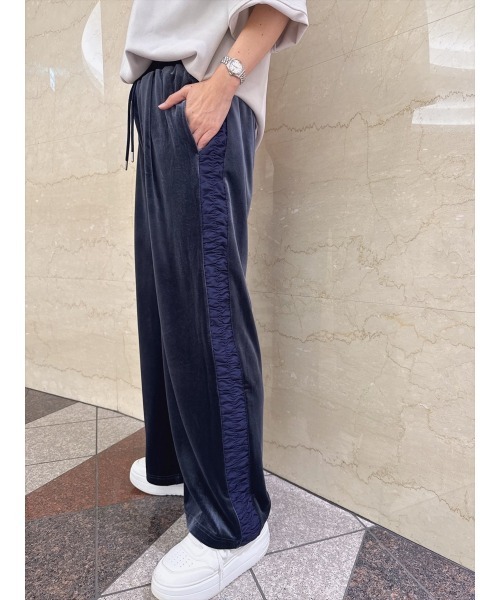 Day and Grade(デイアンドグレイド)の「【真山景子セレクト】サイドギャザーベロアパンツ(その他パンツ・レディース・ブルー/ブラック・FREE)」の11枚目の写真