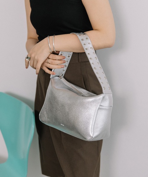 Beau're（ヴュレ）の「BEAURE ポイントスタッズ ワンショルダー（ショルダーバッグ・レディース・ブラック/グレー/シルバー・FREE）」の11枚目の写真