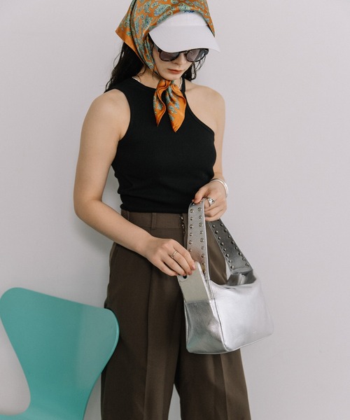 Beau're（ヴュレ）の「BEAURE ポイントスタッズ ワンショルダー（ショルダーバッグ・レディース・ブラック/グレー/シルバー・FREE）」の12枚目の写真