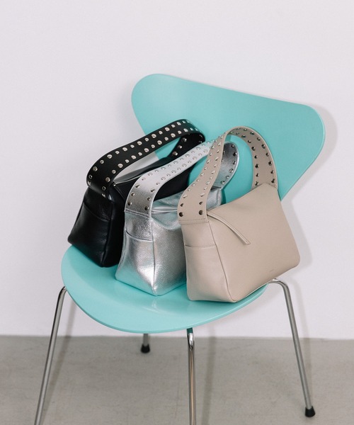 Beau're（ヴュレ）の「BEAURE ポイントスタッズ ワンショルダー（ショルダーバッグ・レディース・ブラック/グレー/シルバー・FREE）」の13枚目の写真