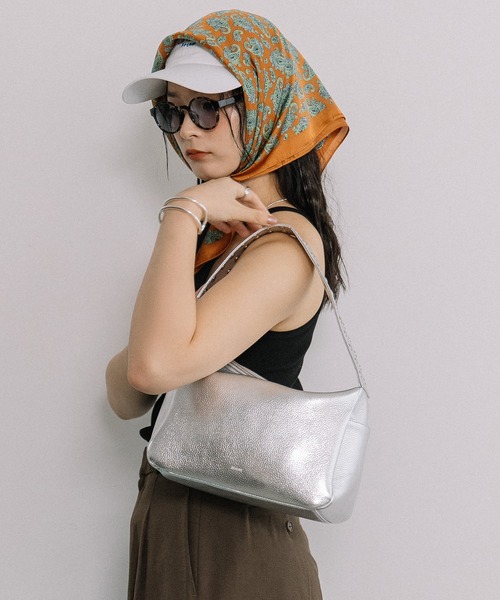 Beau're（ヴュレ）の「BEAURE ポイントスタッズ ワンショルダー（ショルダーバッグ・レディース・ブラック/グレー/シルバー・FREE）」の17枚目の写真