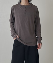 Lui's（ルイス）の「レイヤードヘンリーネックロングスリーブTシャツ（Tシャツ/カットソー）」