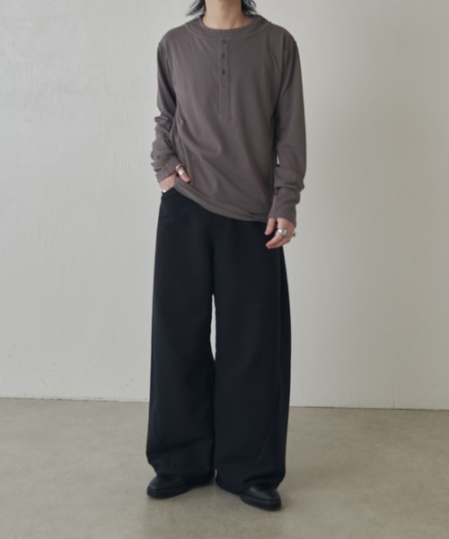 Lui's（ルイス）の「レイヤードヘンリーネックロングスリーブTシャツ（Tシャツ/カットソー・メンズ・チャコールグレー/ブラック・M/S）」の14枚目の写真