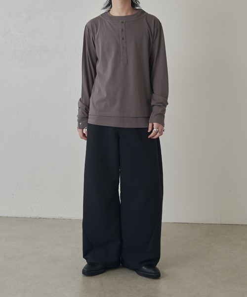 Lui's（ルイス）の「レイヤードヘンリーネックロングスリーブTシャツ（Tシャツ/カットソー・メンズ・チャコールグレー/ブラック・M/S）」の15枚目の写真