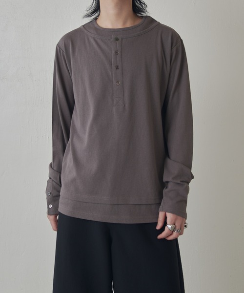 Lui's（ルイス）の「レイヤードヘンリーネックロングスリーブTシャツ（Tシャツ/カットソー・メンズ・チャコールグレー/ブラック・M/S）」の9枚目の写真