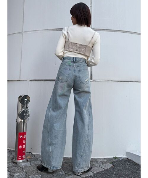 MURUA（ムルーア）の「バレルレッグクラッシュデニム（デニムパンツ・レディース・ブルー/グレー・2/1）」の14枚目の写真