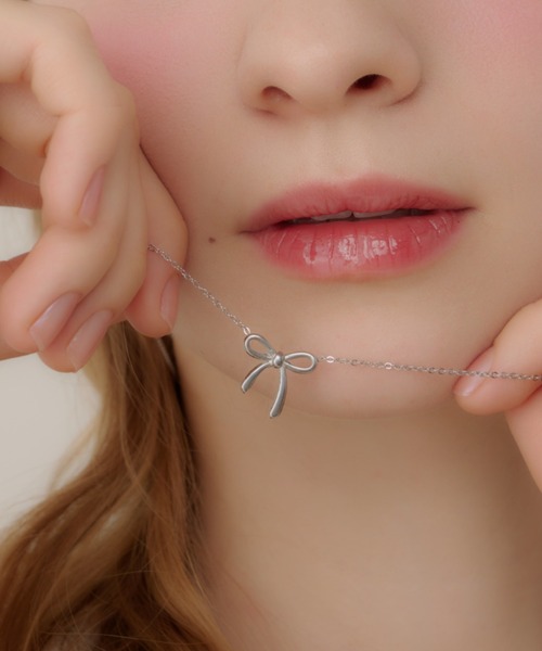 TITTY&CO.(ティティーアンドコー)の「リボンモチーフネックレス(ネックレス・レディース・ピンクゴールド/ゴールド/シルバー・FREE)」の2枚目の写真