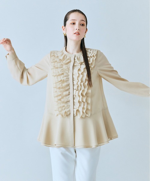 Audie a Muses(オーディアミューズ)の「たっぷりフリルブラウス(シャツ/ブラウス・レディース・ブラック/オフホワイト/ベージュ・38/42)」の3枚目の写真