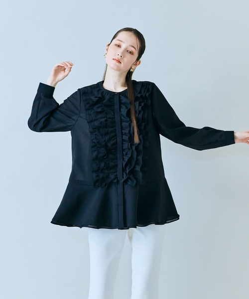 Audie a Muses(オーディアミューズ)の「たっぷりフリルブラウス(シャツ/ブラウス・レディース・ブラック/オフホワイト/ベージュ・38/42)」の7枚目の写真