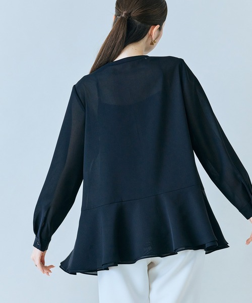 Audie a Muses(オーディアミューズ)の「たっぷりフリルブラウス(シャツ/ブラウス・レディース・ブラック/オフホワイト/ベージュ・38/42)」の9枚目の写真