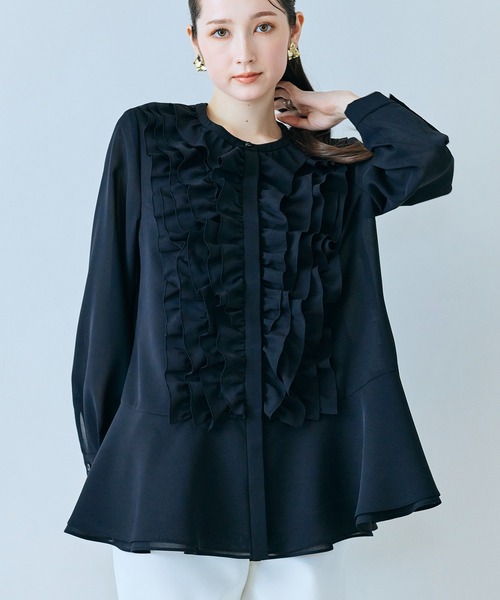 Audie a Muses(オーディアミューズ)の「たっぷりフリルブラウス(シャツ/ブラウス・レディース・ブラック/オフホワイト/ベージュ・38/42)」の11枚目の写真