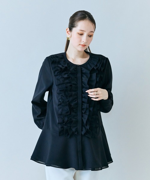 Audie a Muses(オーディアミューズ)の「たっぷりフリルブラウス(シャツ/ブラウス・レディース・ブラック/オフホワイト/ベージュ・38/42)」の12枚目の写真