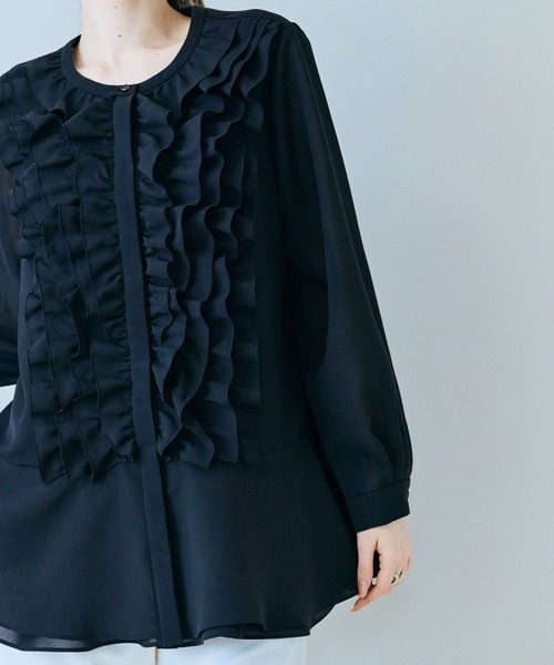 Audie a Muses(オーディアミューズ)の「たっぷりフリルブラウス(シャツ/ブラウス・レディース・ブラック/オフホワイト/ベージュ・38/42)」の13枚目の写真