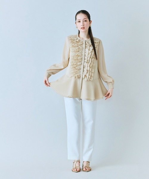 Audie a Muses(オーディアミューズ)の「たっぷりフリルブラウス(シャツ/ブラウス・レディース・ブラック/オフホワイト/ベージュ・38/42)」の18枚目の写真