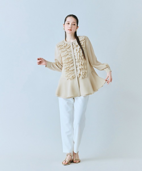 Audie a Muses(オーディアミューズ)の「たっぷりフリルブラウス(シャツ/ブラウス・レディース・ブラック/オフホワイト/ベージュ・38/42)」の19枚目の写真