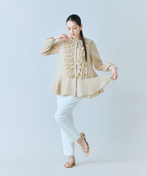 Audie a Muses(オーディアミューズ)の「たっぷりフリルブラウス(シャツ/ブラウス・レディース・ブラック/オフホワイト/ベージュ・38/42)」の20枚目の写真