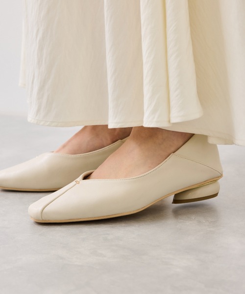 Juze(ジュゼ)の「Vカットバブーシュパンプス(パンプス・レディース・キナリ/ブラック・S/M/L)」の1枚目の写真