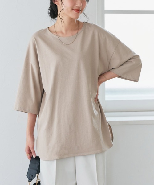 Pierrot(ピエロ)の「綿100%ラウンドヘムチュニックTシャツ(Tシャツ/カットソー・レディース・オフホワイト/ブラック/グレー系その他/チャコール/サンドベージュ・M/L)」の5枚目の写真