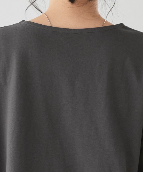 Pierrot(ピエロ)の「綿100%ラウンドヘムチュニックTシャツ(Tシャツ/カットソー・レディース・オフホワイト/ブラック/グレー系その他/チャコール/サンドベージュ・M/L)」の7枚目の写真